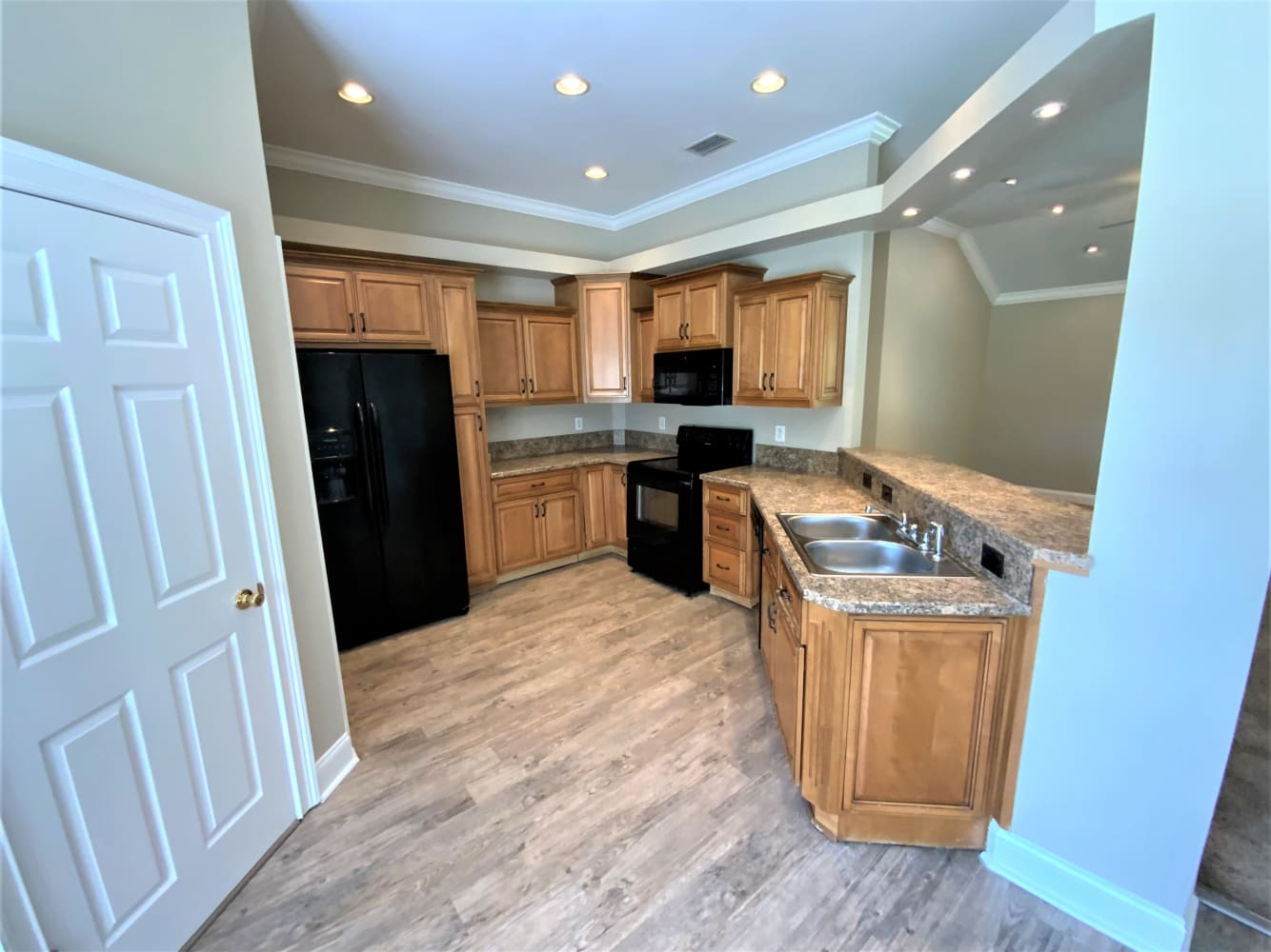 5850 Piper Glen Blvd photo 3