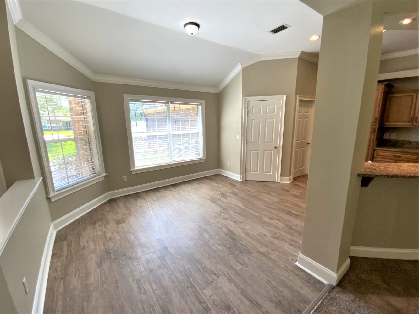 5850 Piper Glen Blvd photo 4