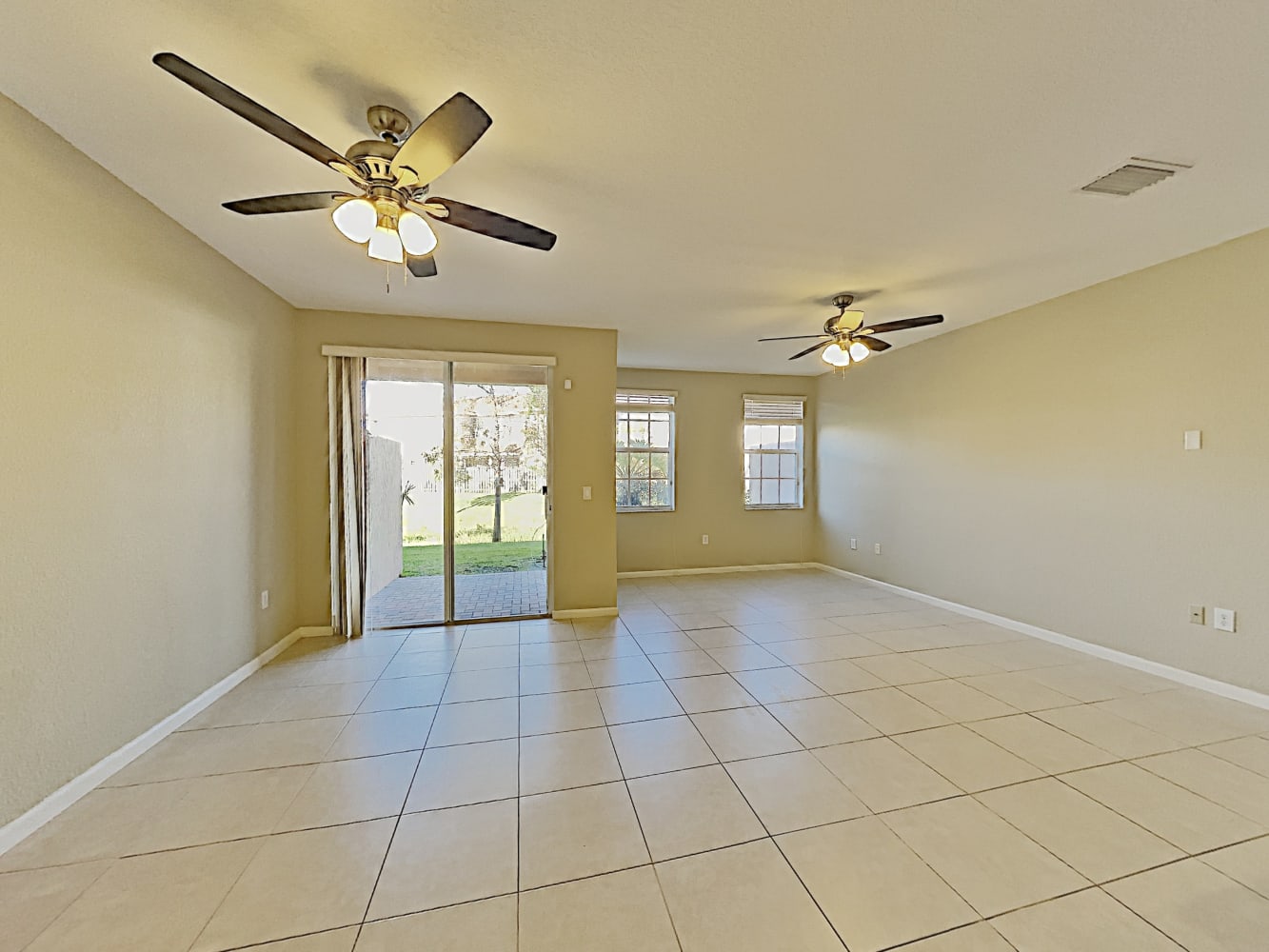 247 Las Brisas Cir photo 4