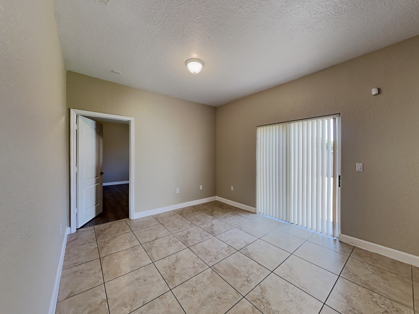 15432 SW 183rd Ter photo 5
