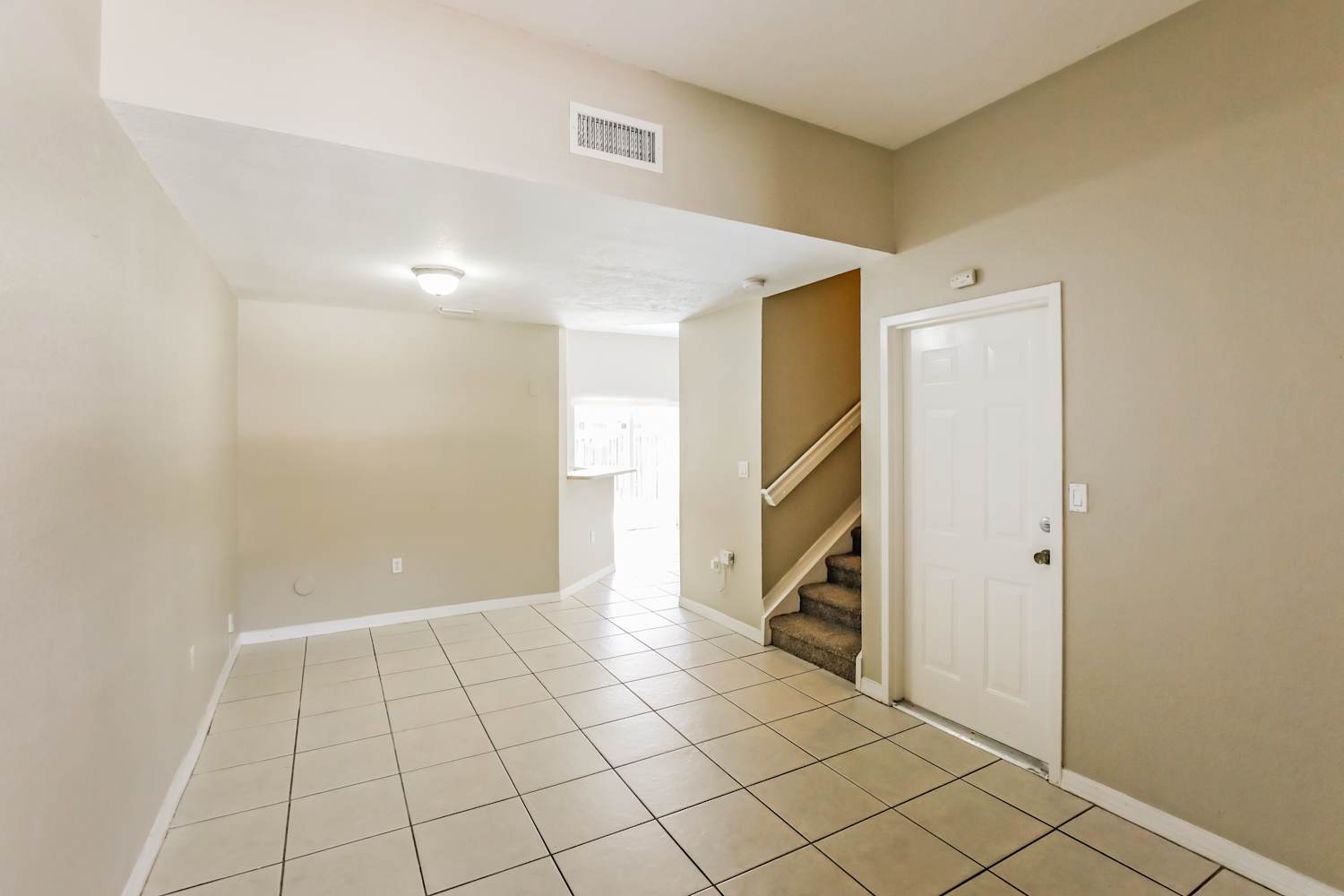 8910 SW 220th Ln photo 4