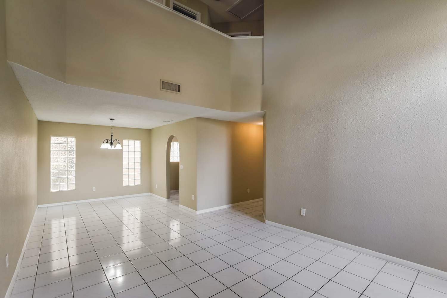 1614 SW 158th Ter photo 4