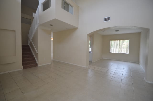 2048 SW 176th Ter photo 3