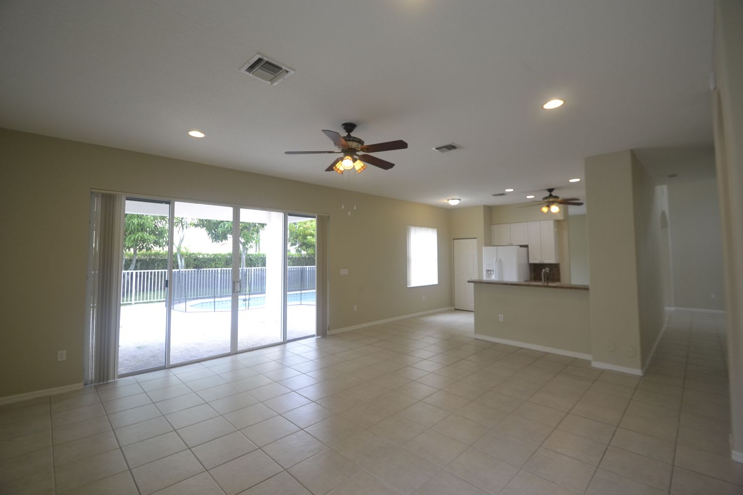 2048 SW 176th Ter photo 4