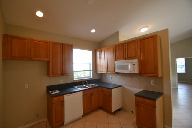 1702 Pierside Cir photo 4