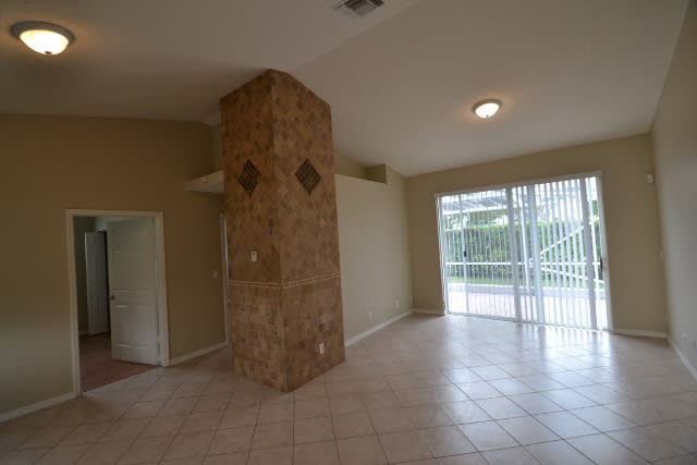 1702 Pierside Cir photo 2