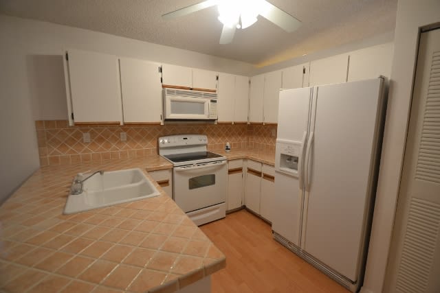 774 Cumberland Ter photo 3
