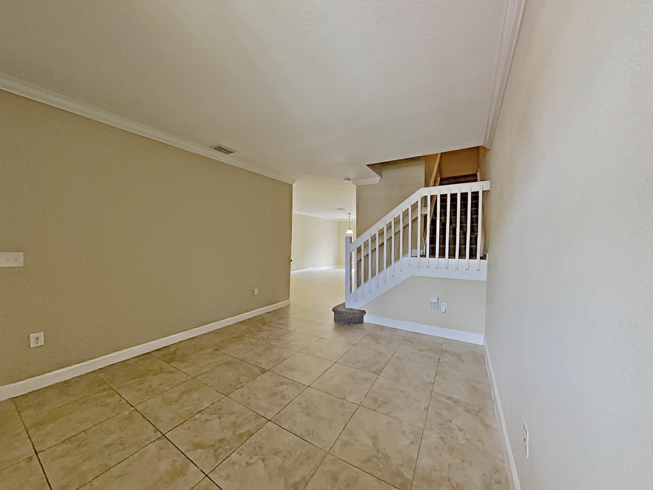 1038 NE 207th Ter photo 4