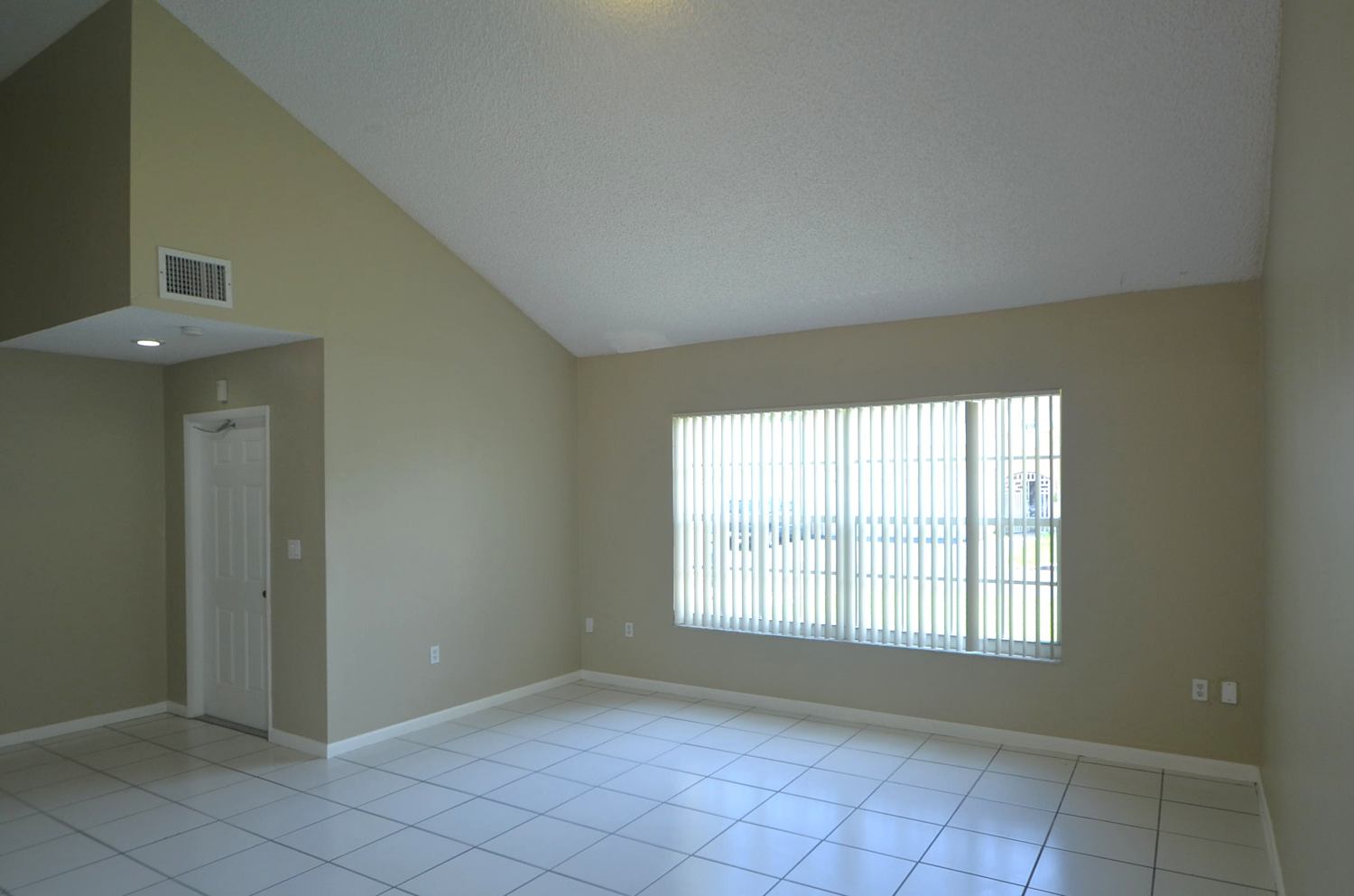 14661 SW 93rd Ln photo 2