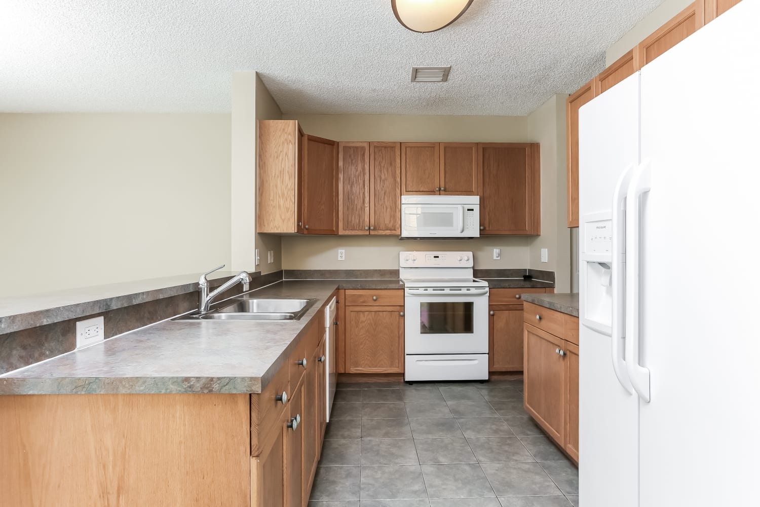 1218 Oakwater Dr photo 5