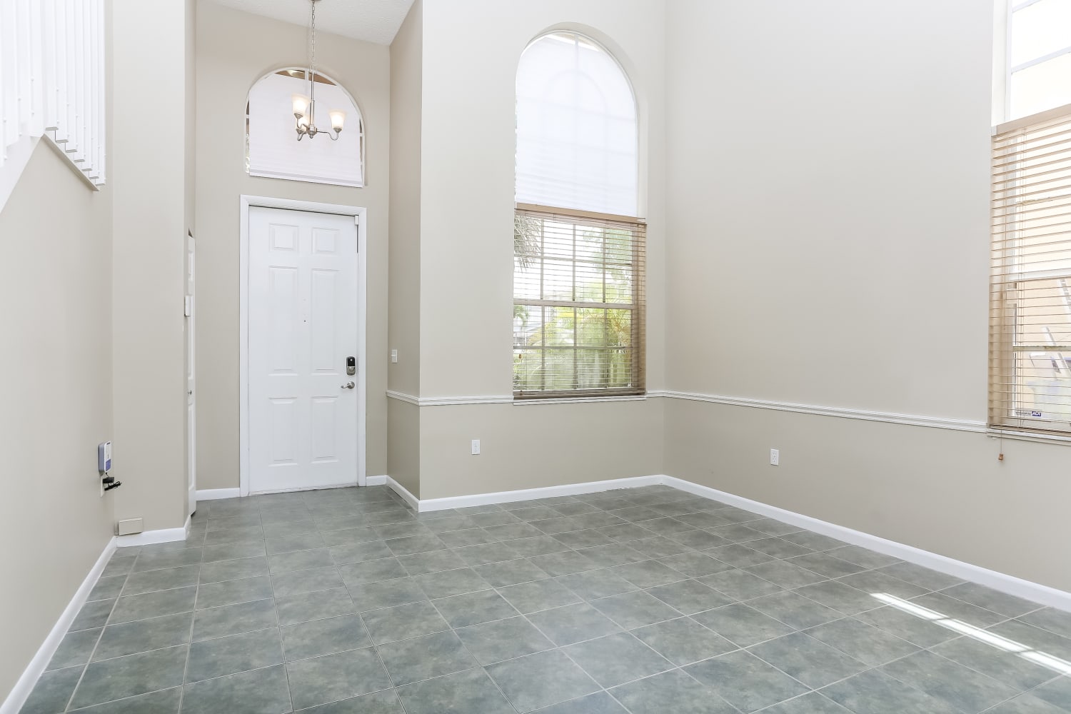 1218 Oakwater Dr photo 2