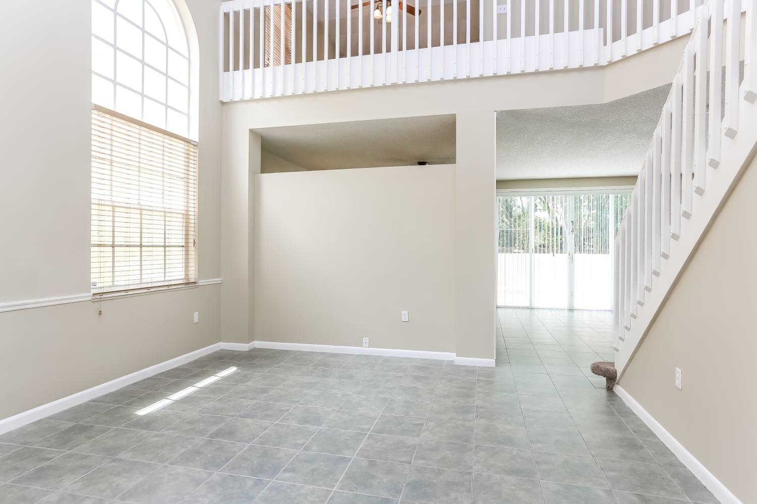 1218 Oakwater Dr photo 3