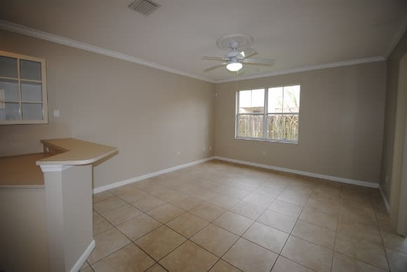 2302 SW 125th Ave photo 4
