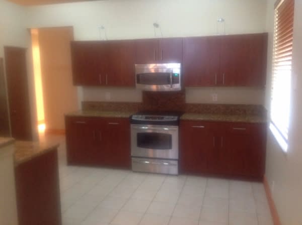 1319 Camellia Cir photo 3
