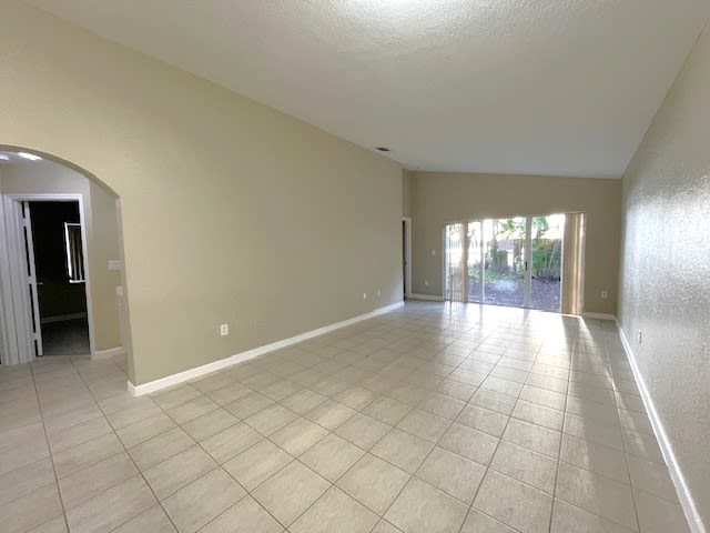 13606 SW 119th Ave photo 3