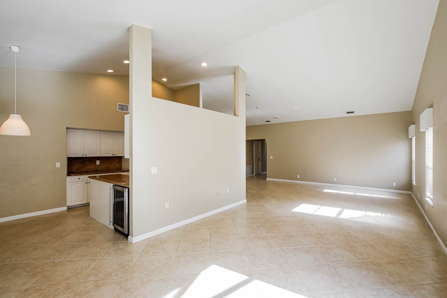 7045 Golf Pointe Cir photo 4