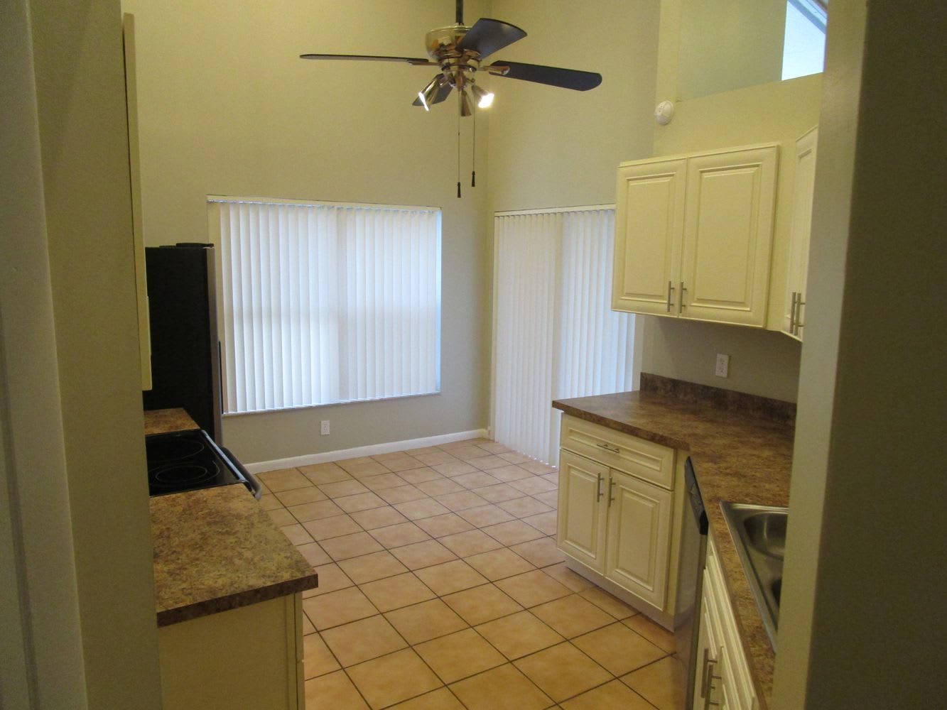 2855 NW 69th Ter photo 3