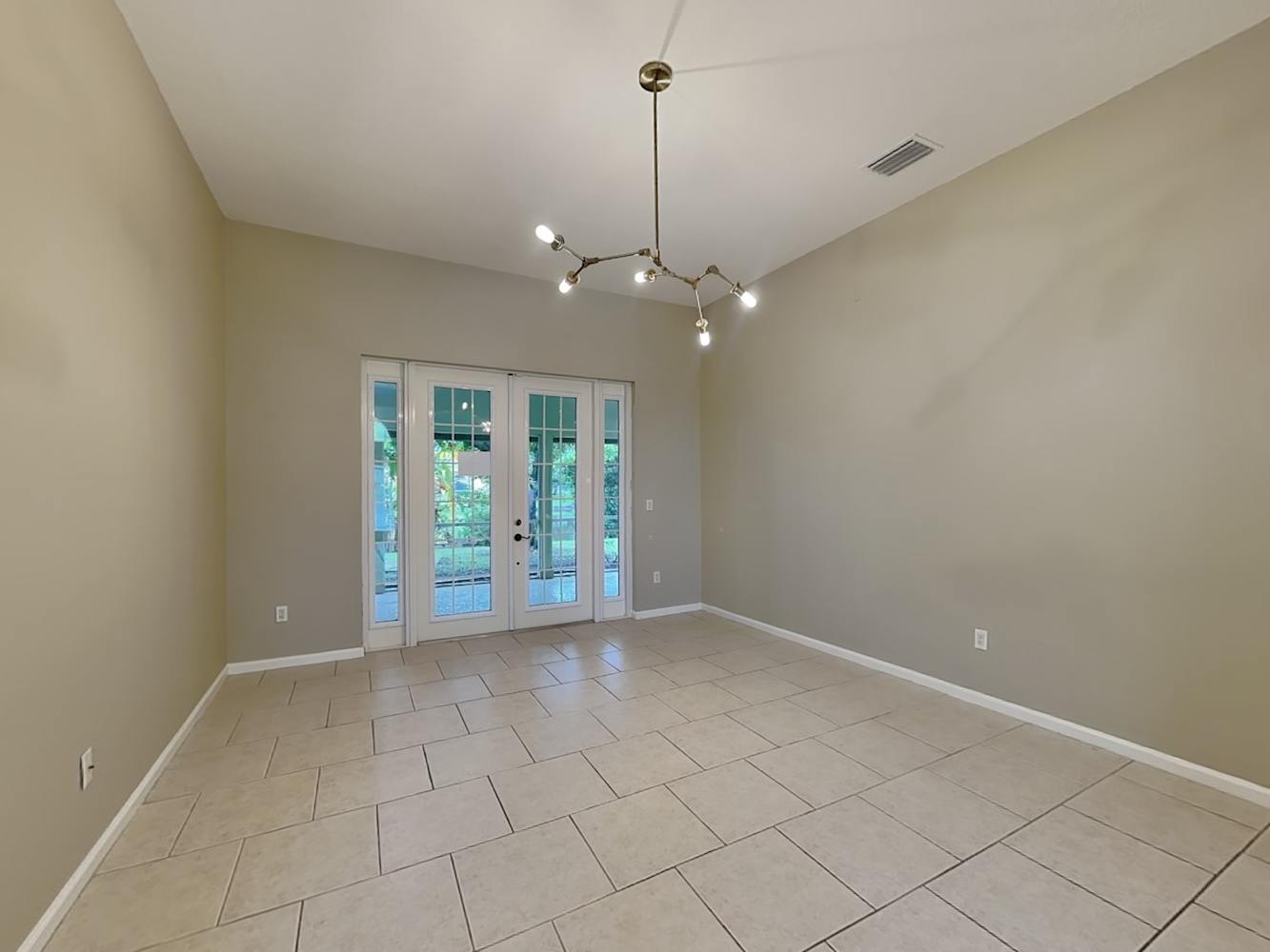 2293 Stonegate Dr photo 4