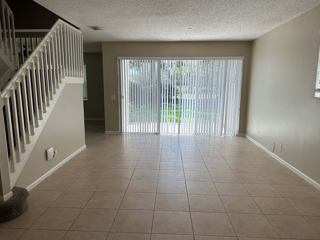 136 Canterbury Pl photo 3