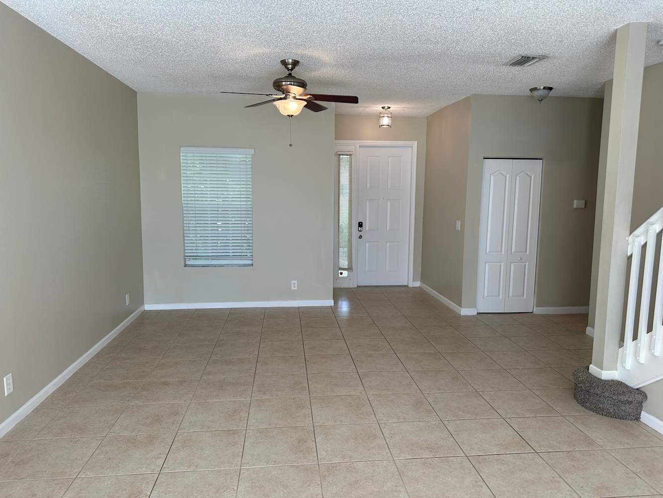 136 Canterbury Pl photo 2
