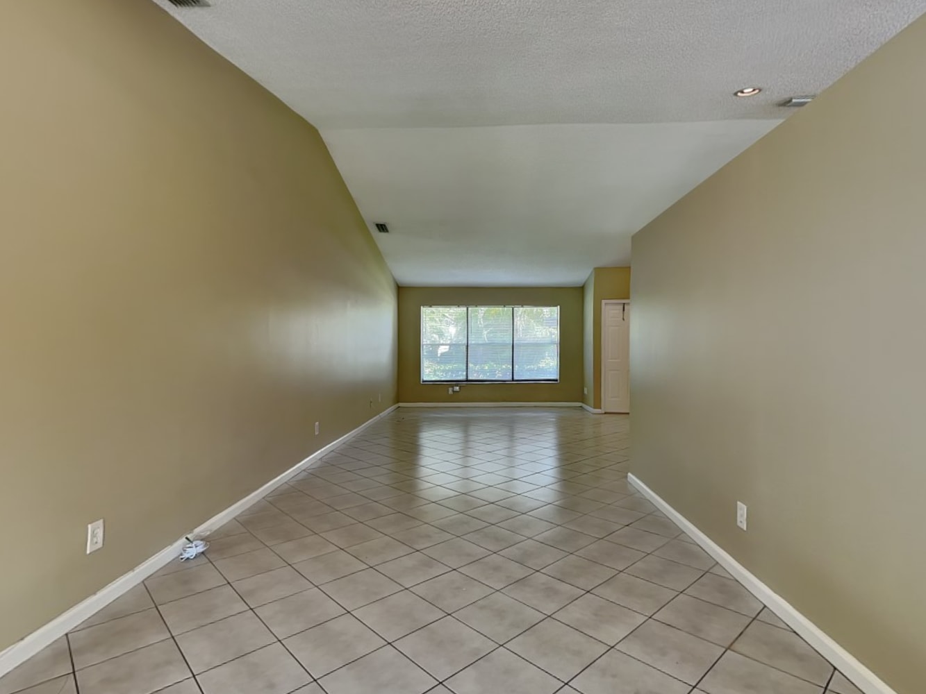 378 N Country Club Blvd photo 4