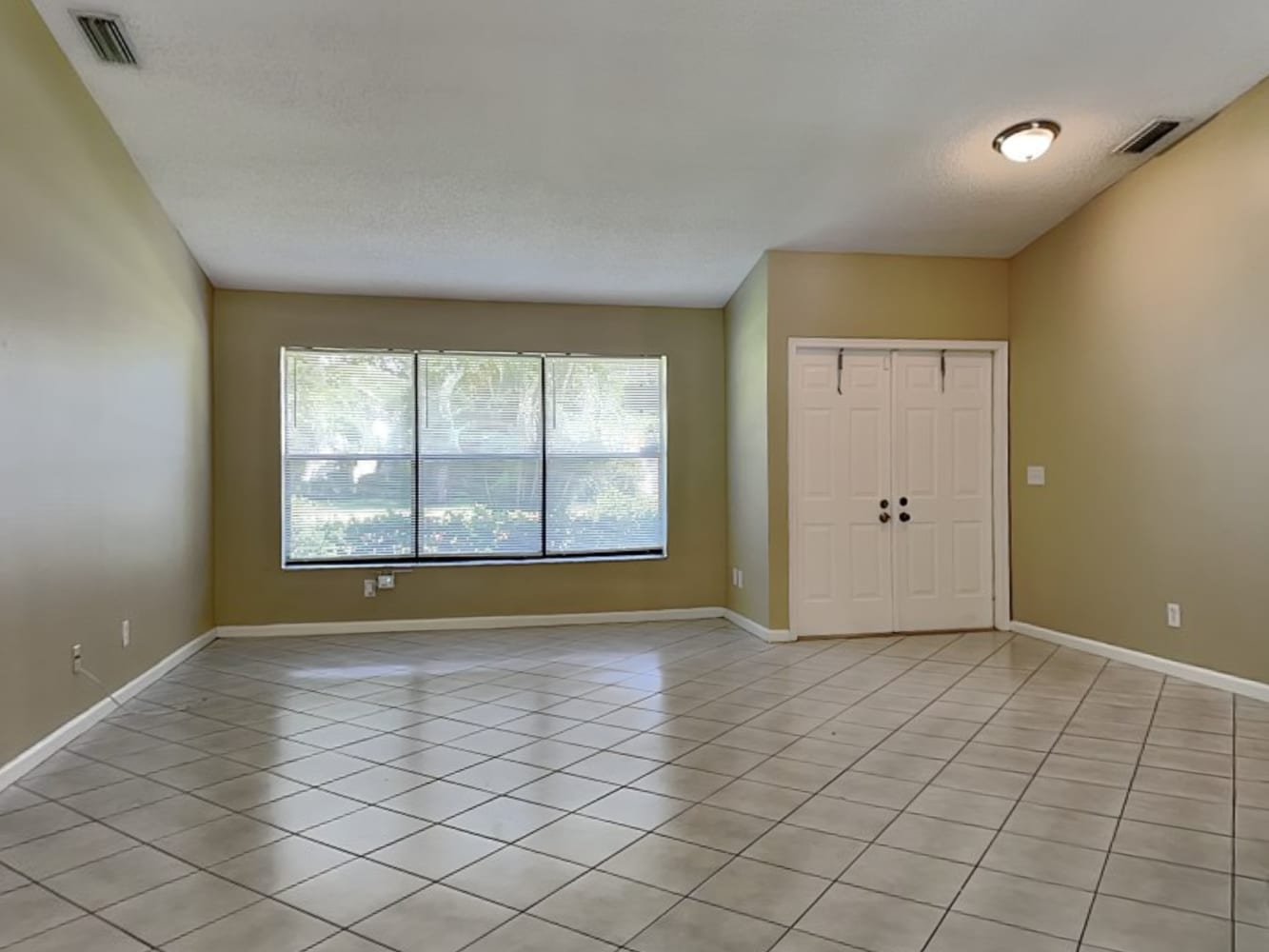378 N Country Club Blvd photo 3