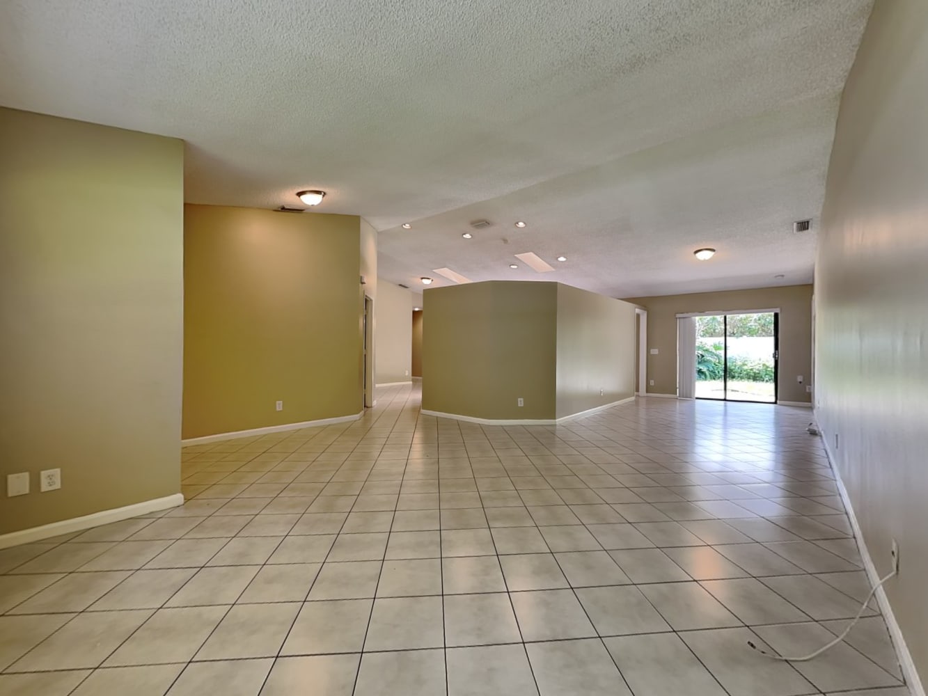 378 N Country Club Blvd photo 5