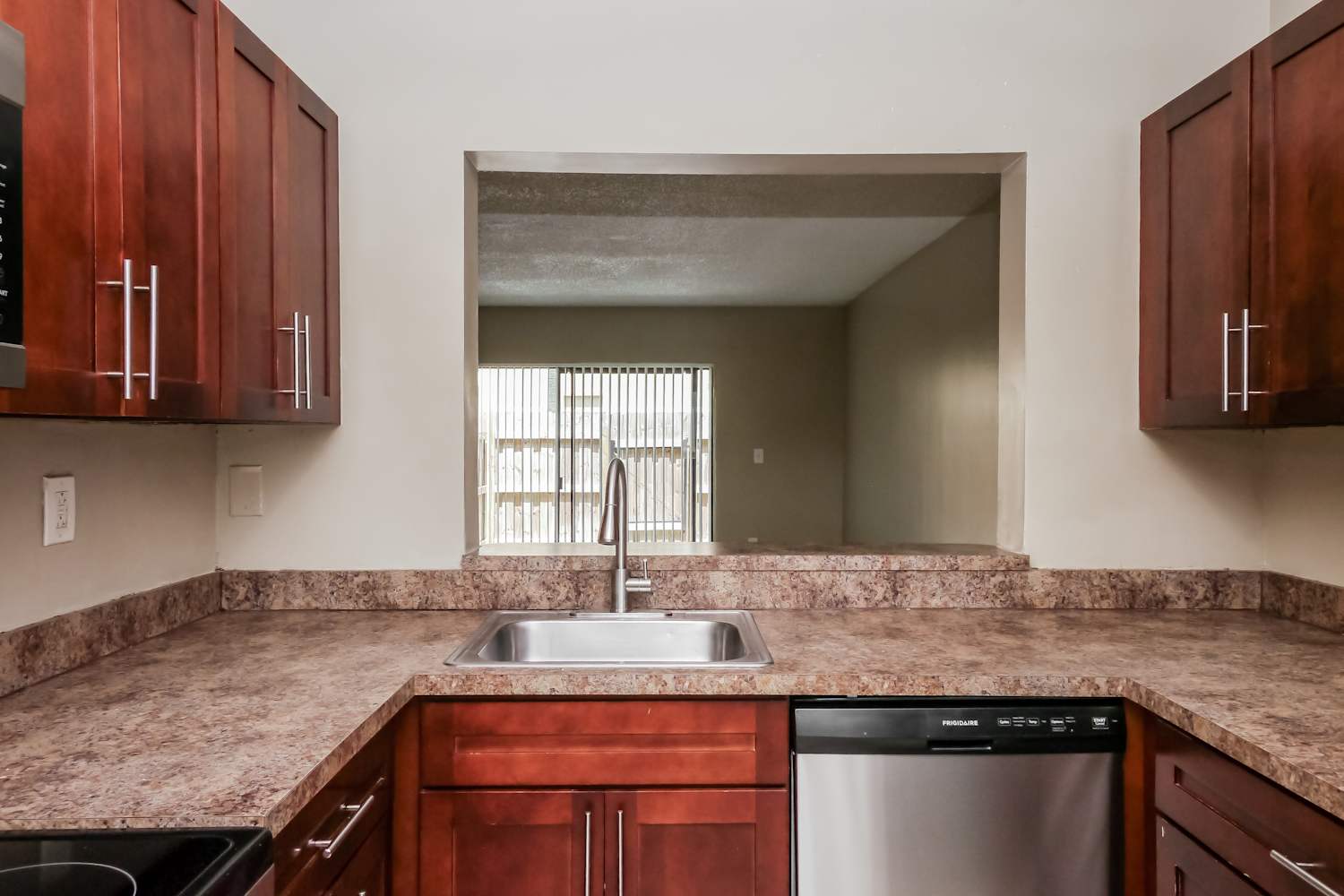 9489 Palm Cir N photo 5