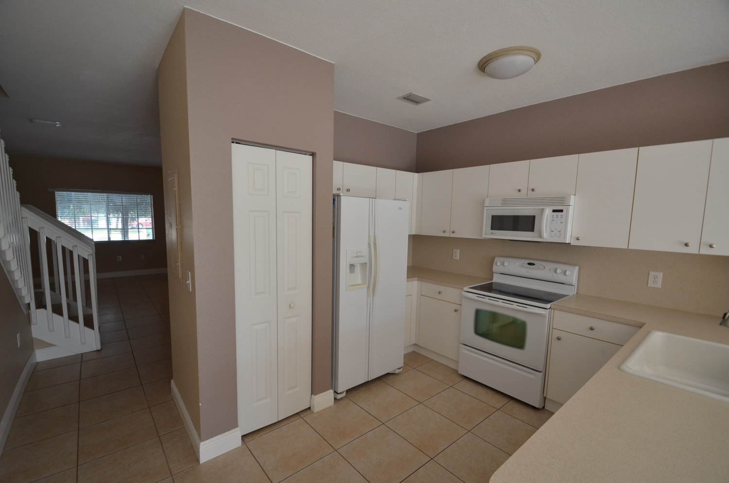 7909 Catalina Cir photo 3