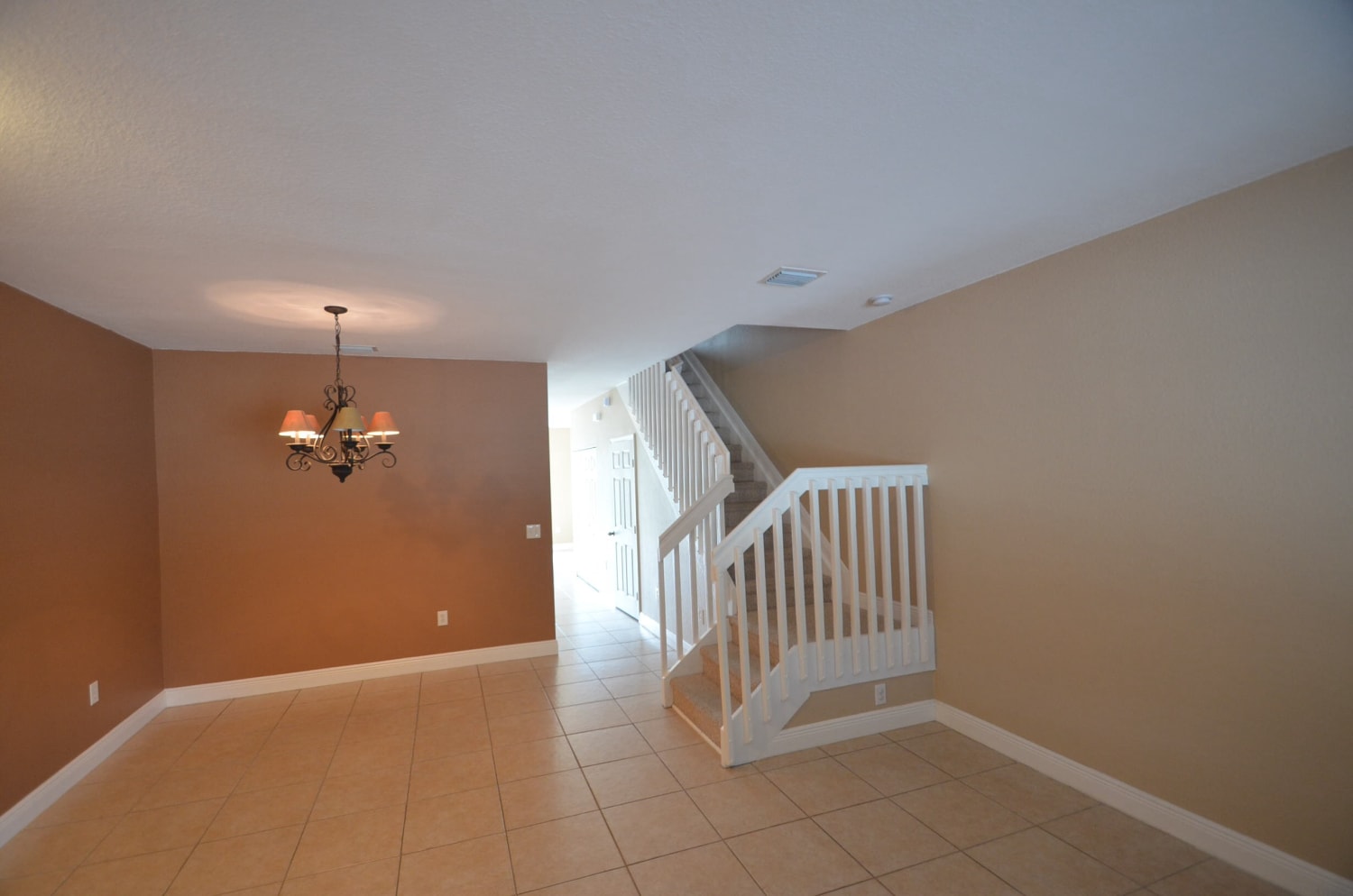 7909 Catalina Cir photo 2