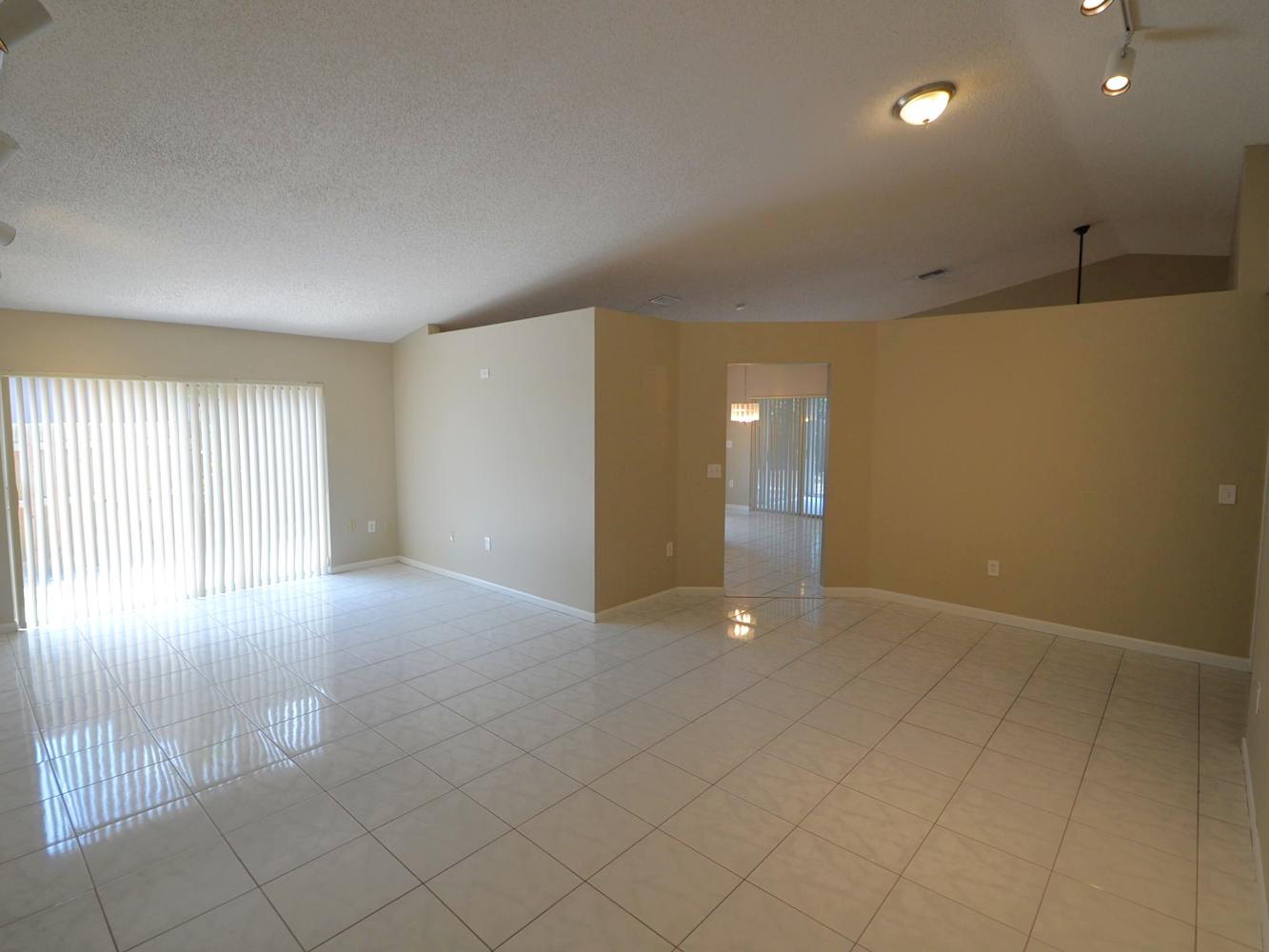 5311 NW 49th Ave photo 4