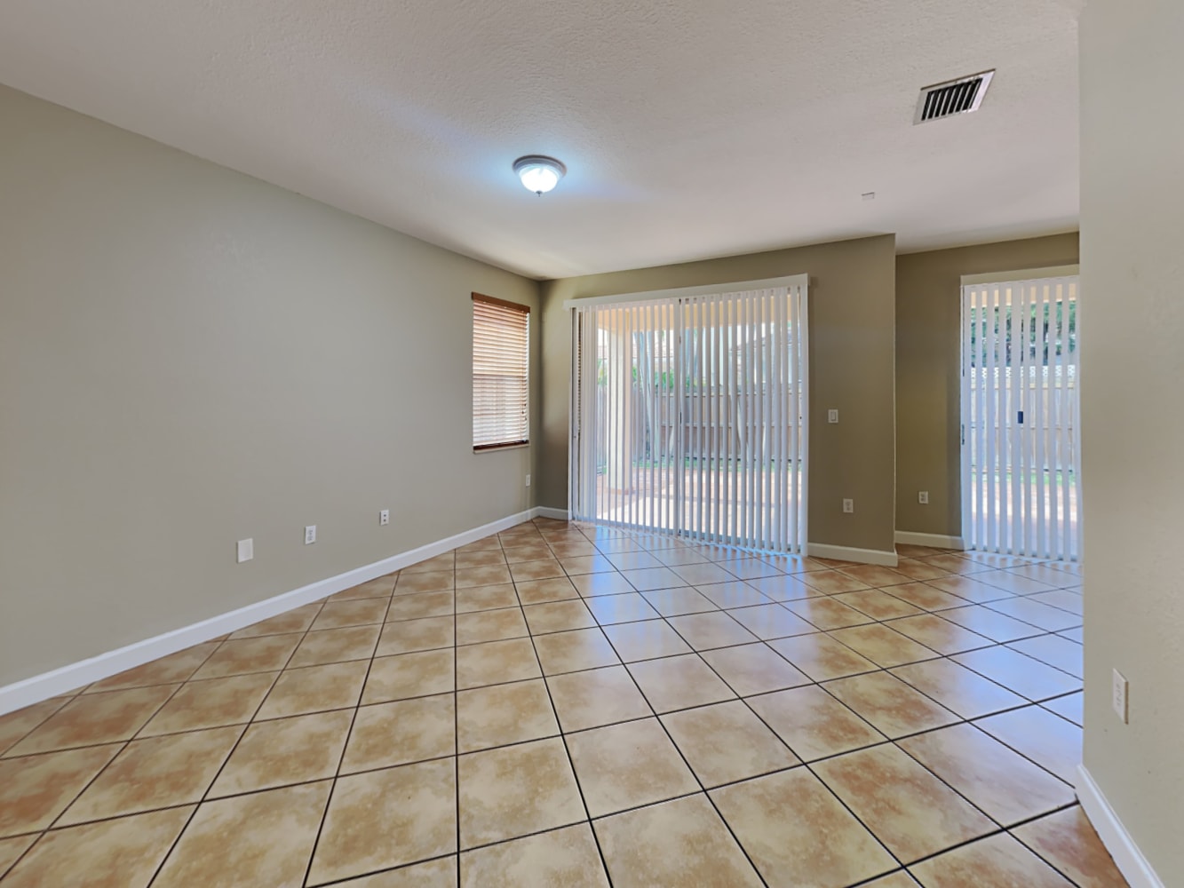15063 SW 11th Ln photo 4