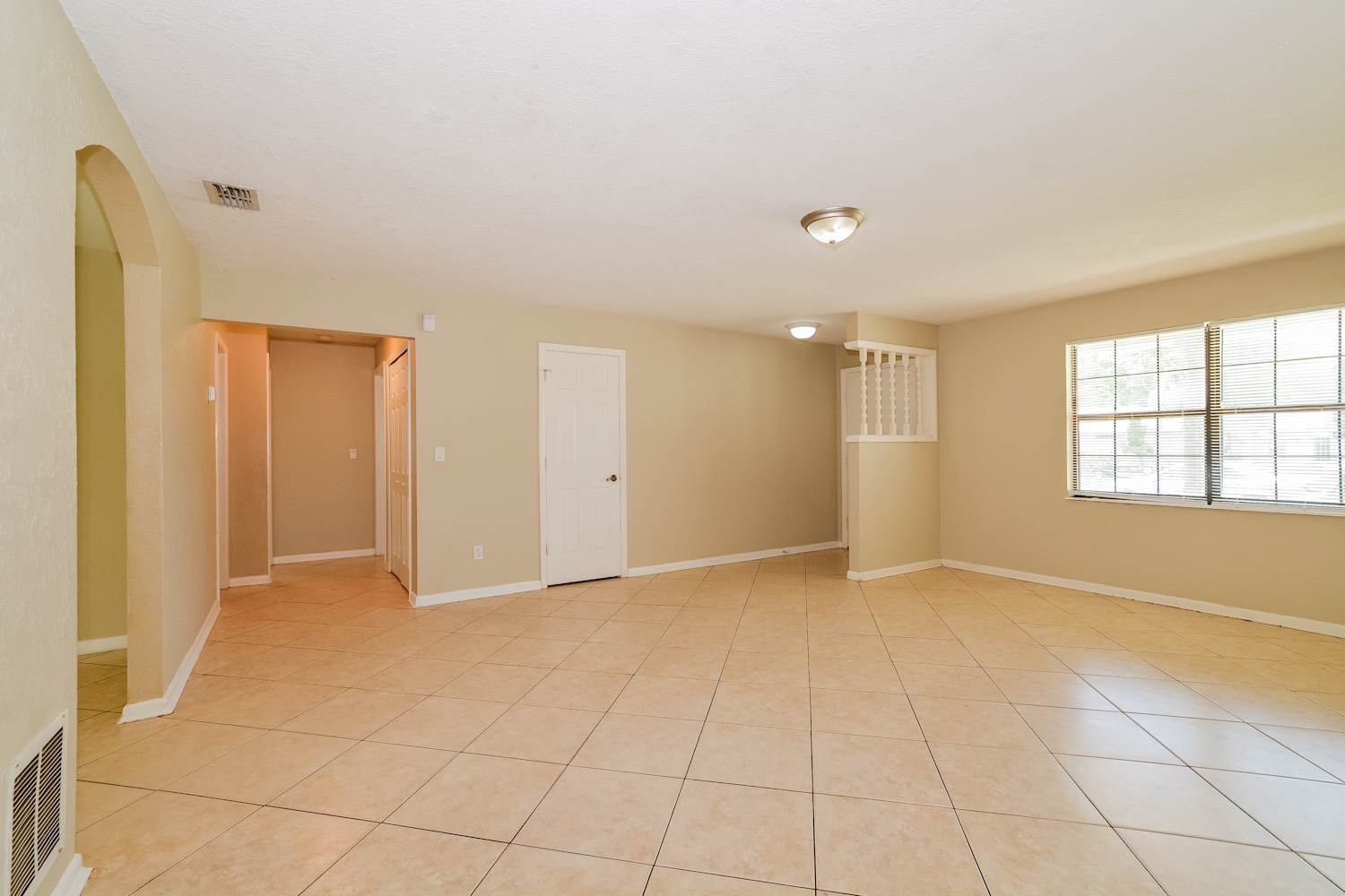885 Rayston St photo 4