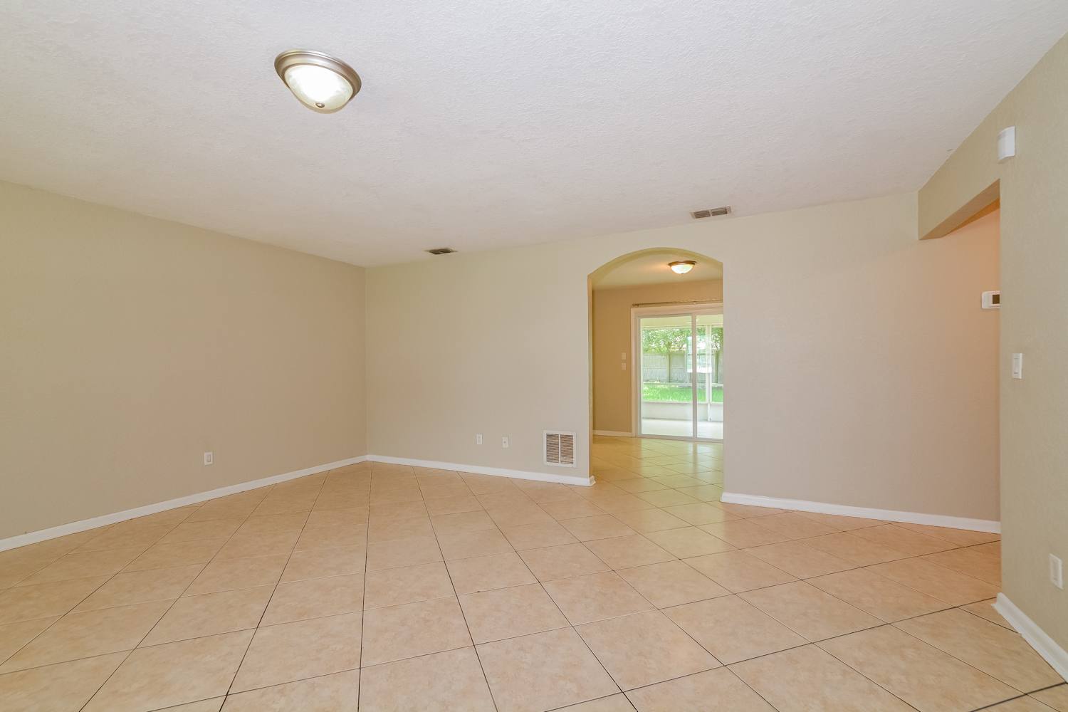 885 Rayston St photo 3