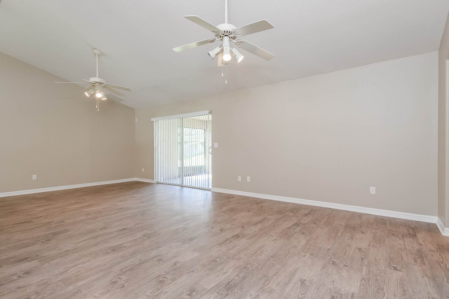 135 Compass Rose Dr photo 3