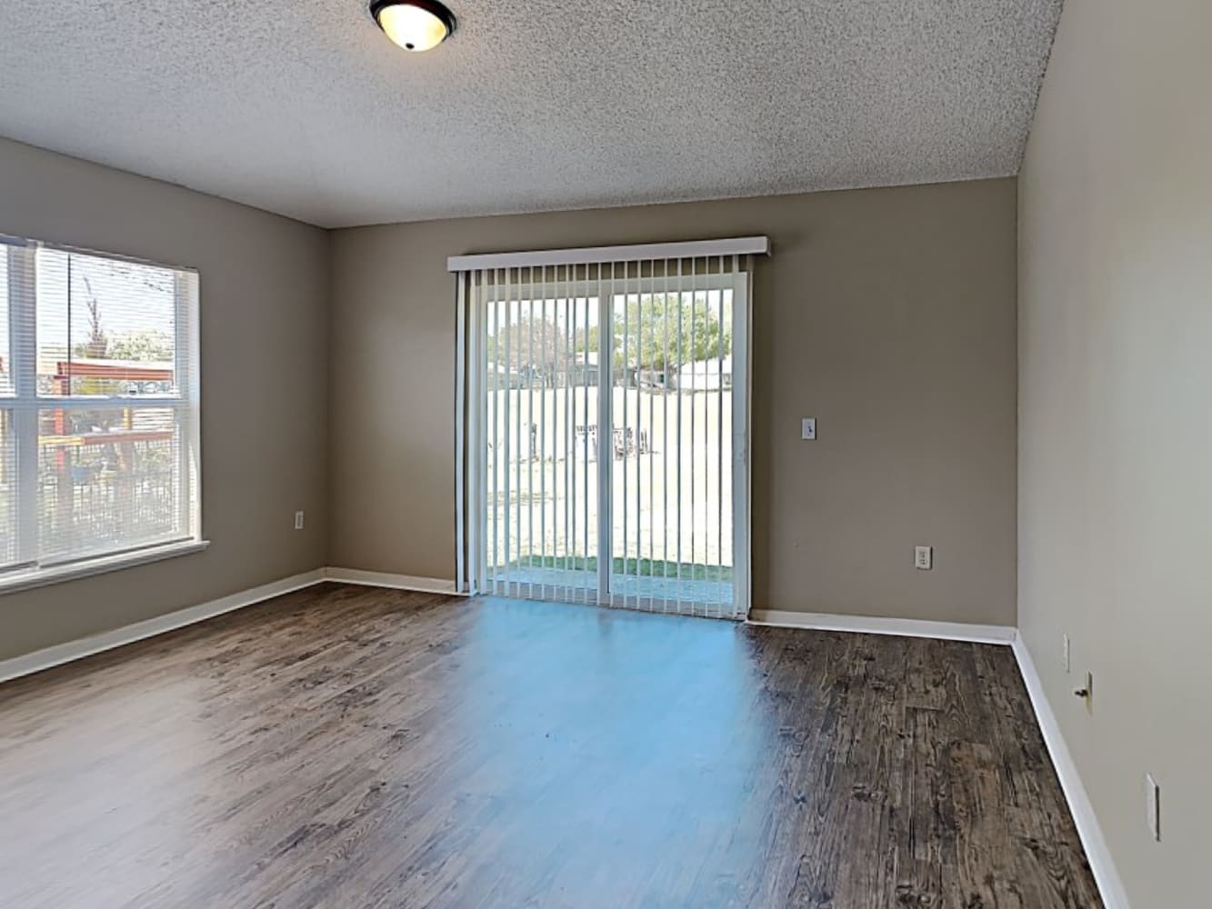 15955 Wilkinson Dr photo 3