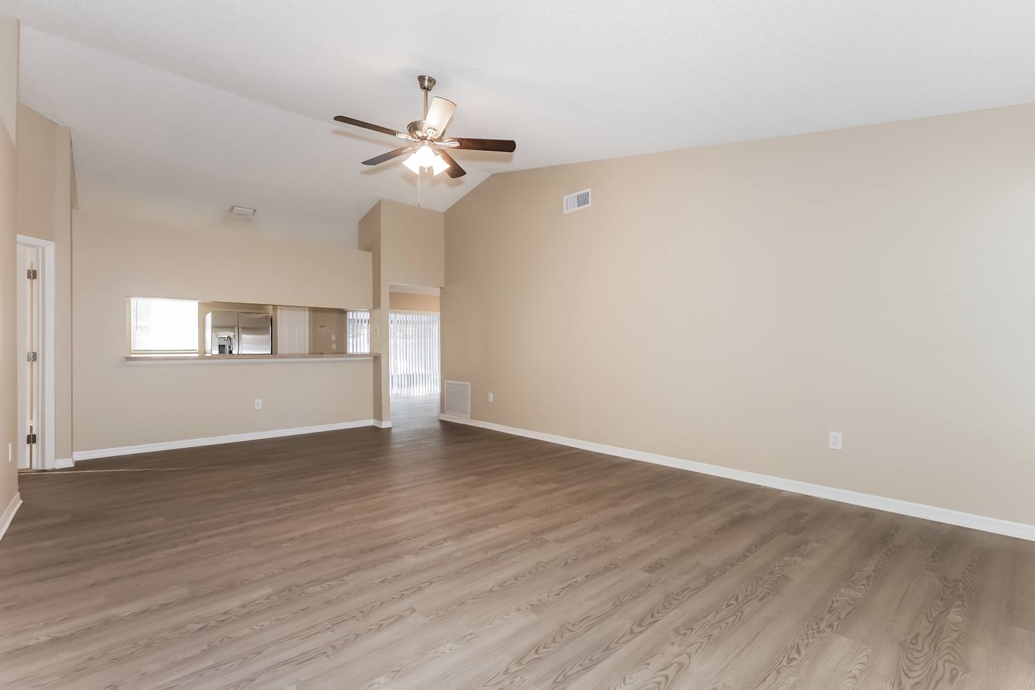 1803 Landside Dr photo 4