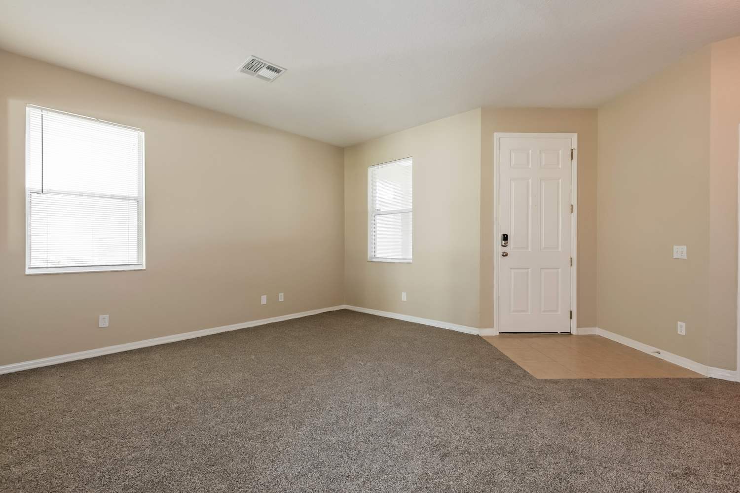 2404 Spring Hollow Loop photo 5