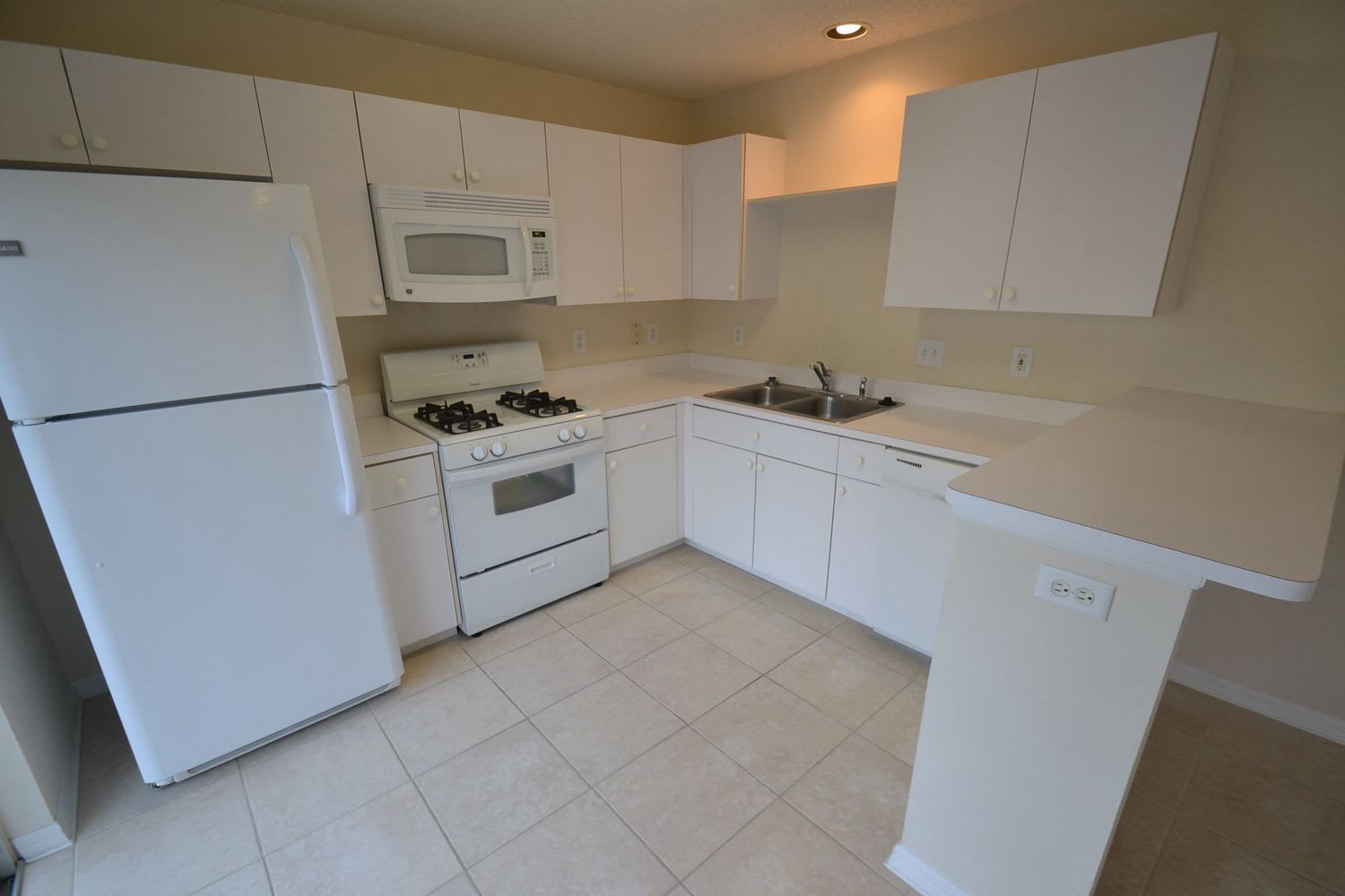 607 Cape Cod Cir photo 4