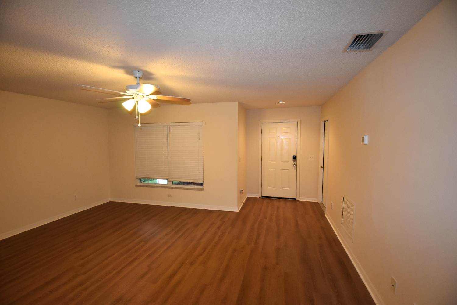 607 Cape Cod Cir photo 2