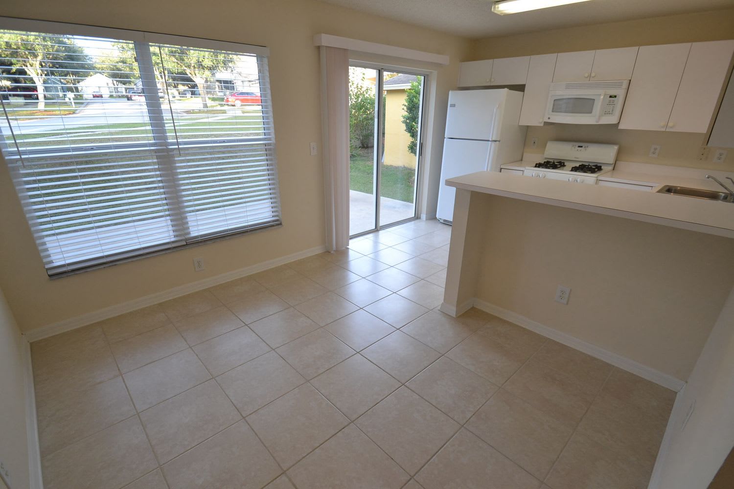 607 Cape Cod Cir photo 5