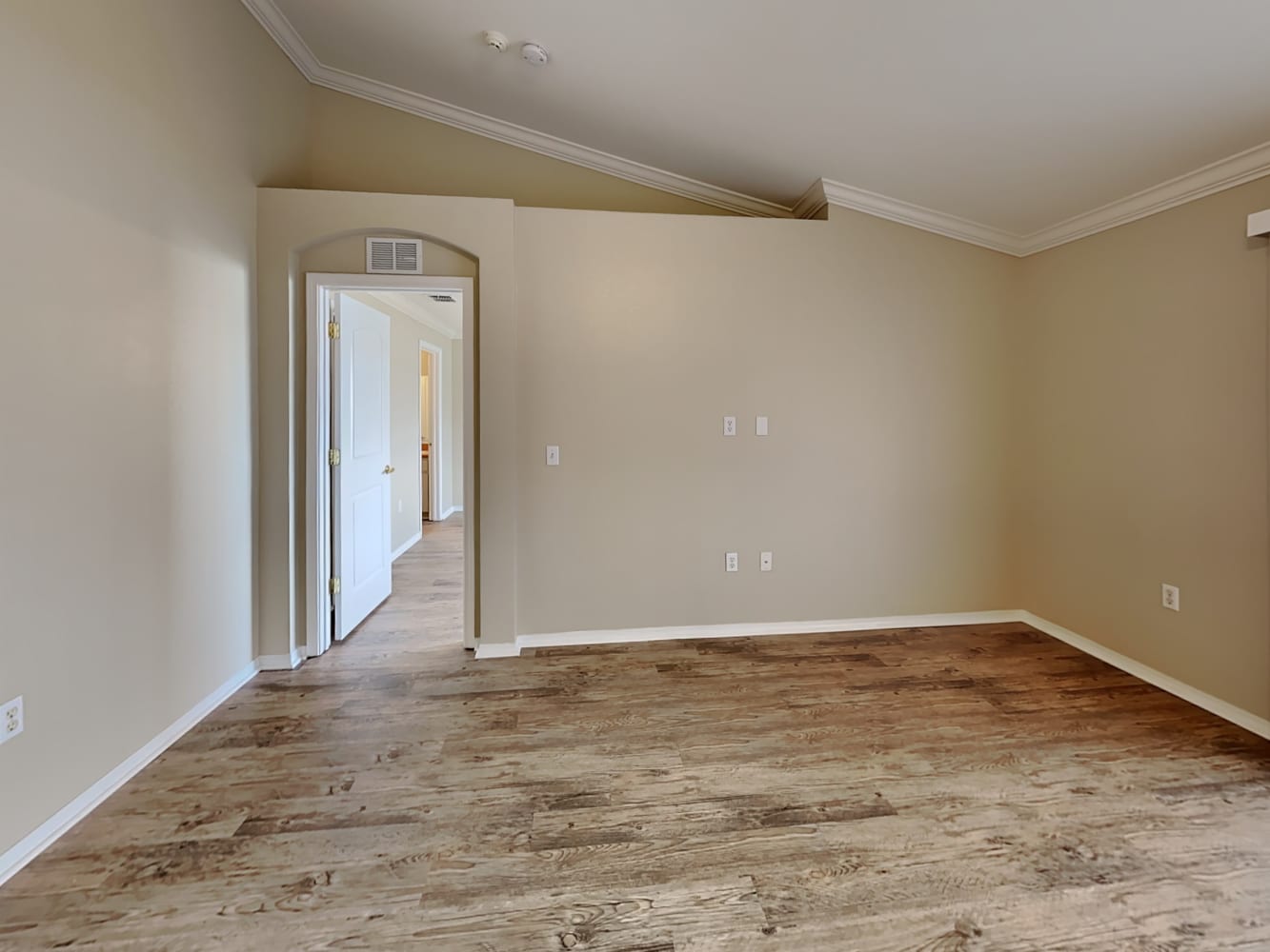 1721 James Pointe Dr photo 3