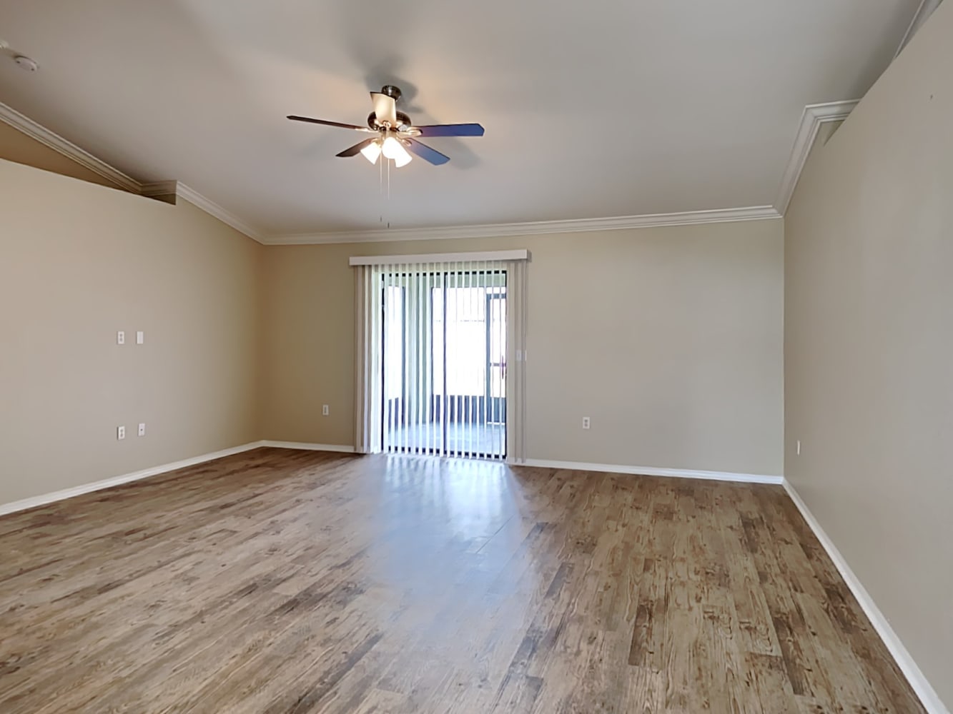 1721 James Pointe Dr photo 4