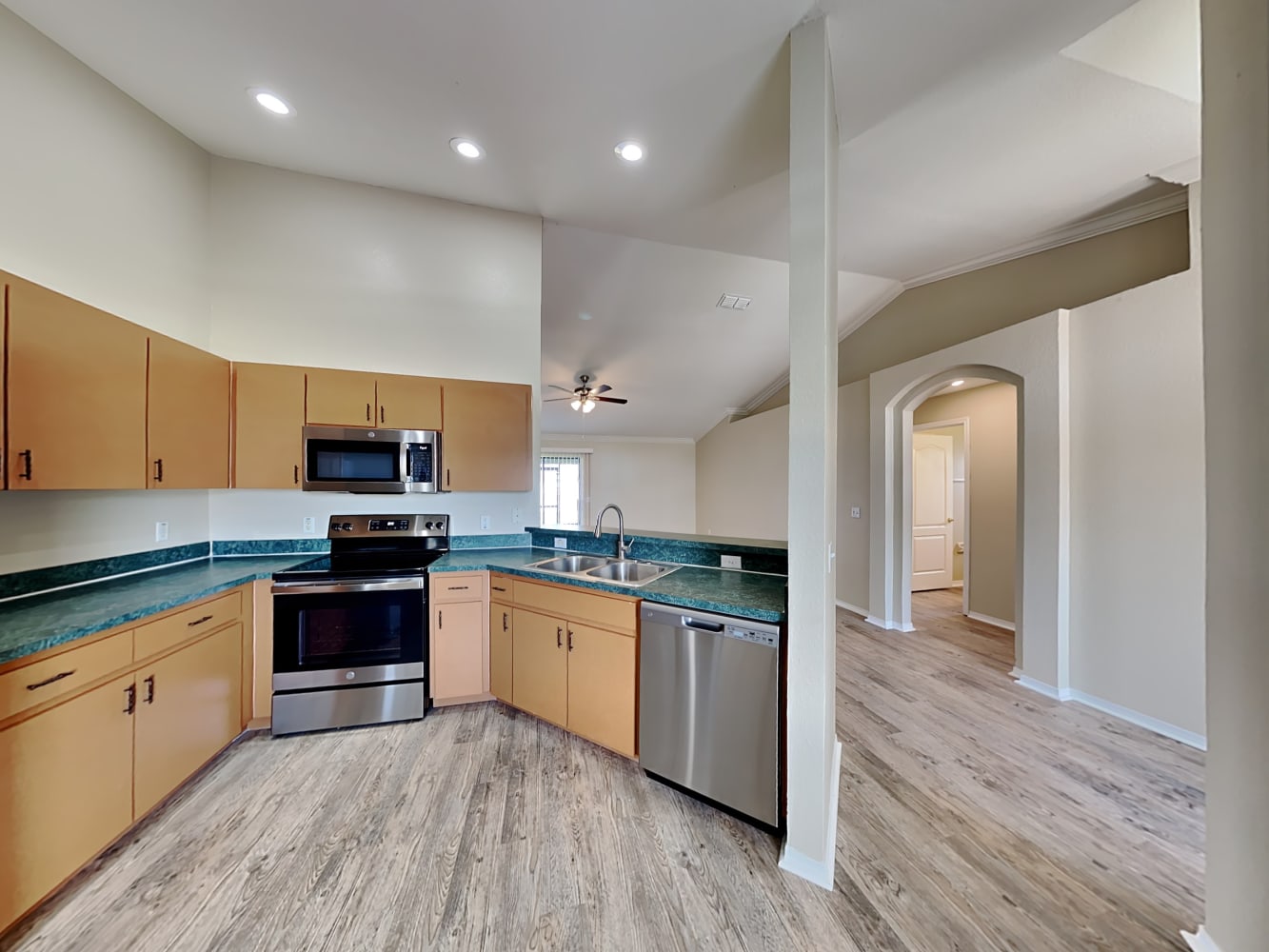1721 James Pointe Dr photo 5