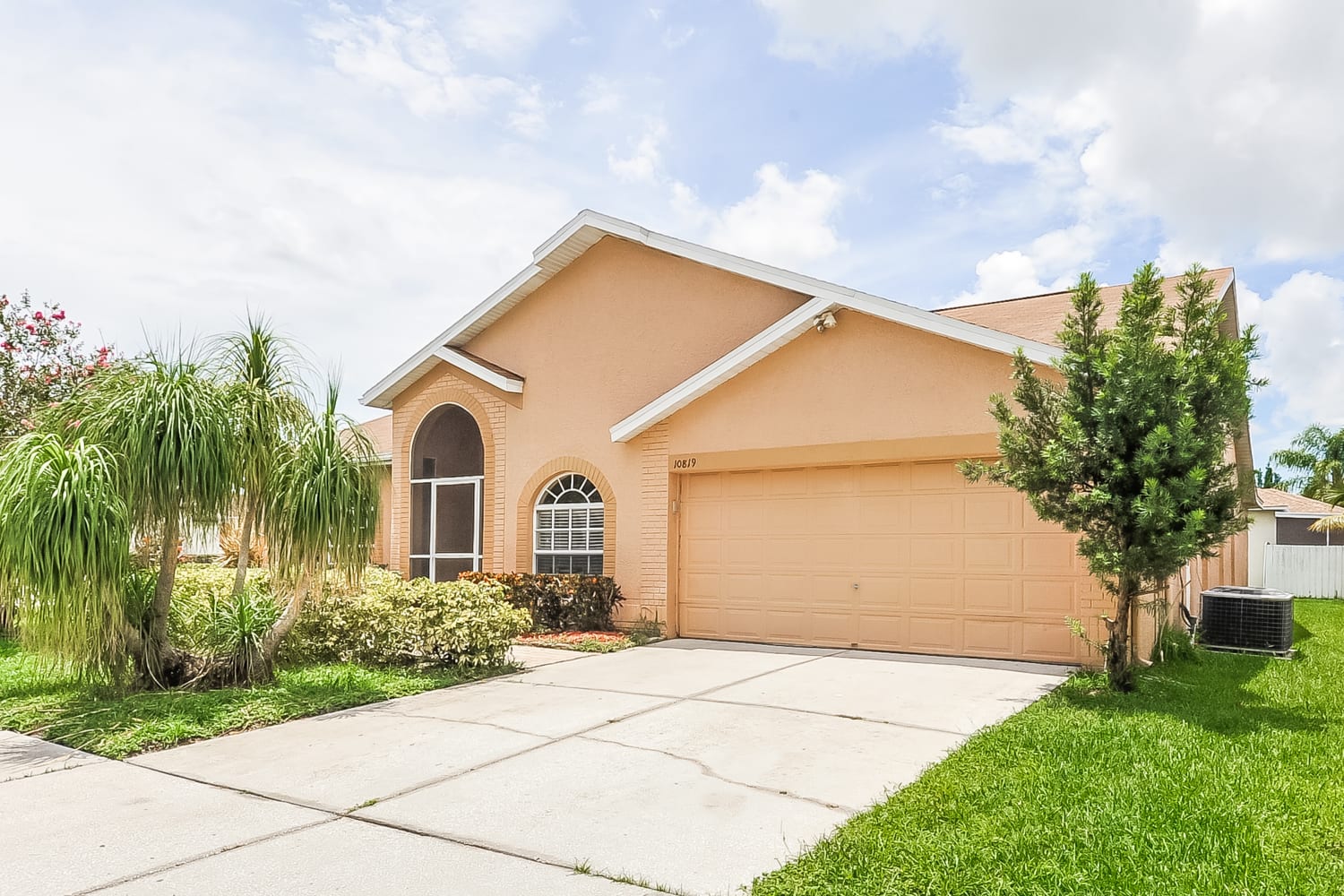 10819 Capstan Lake Dr photo 2