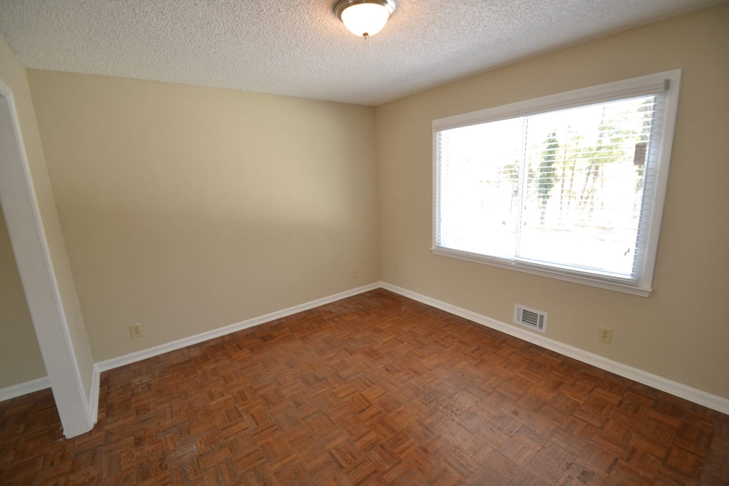 280 Vistawood Dr photo 4