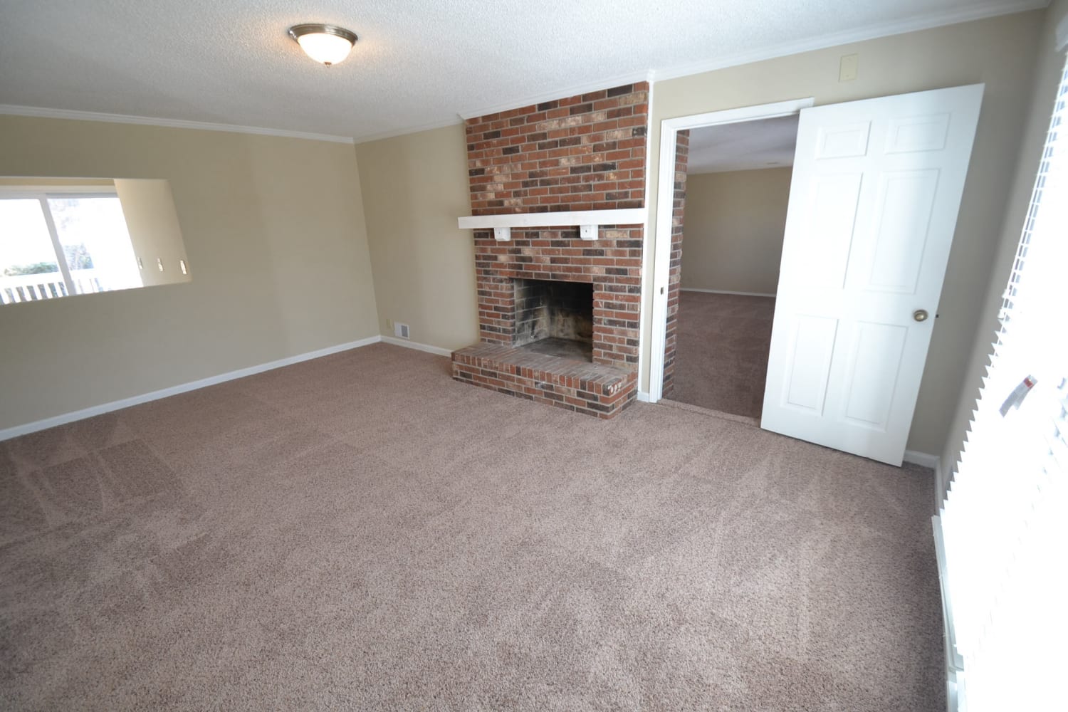 280 Vistawood Dr photo 2