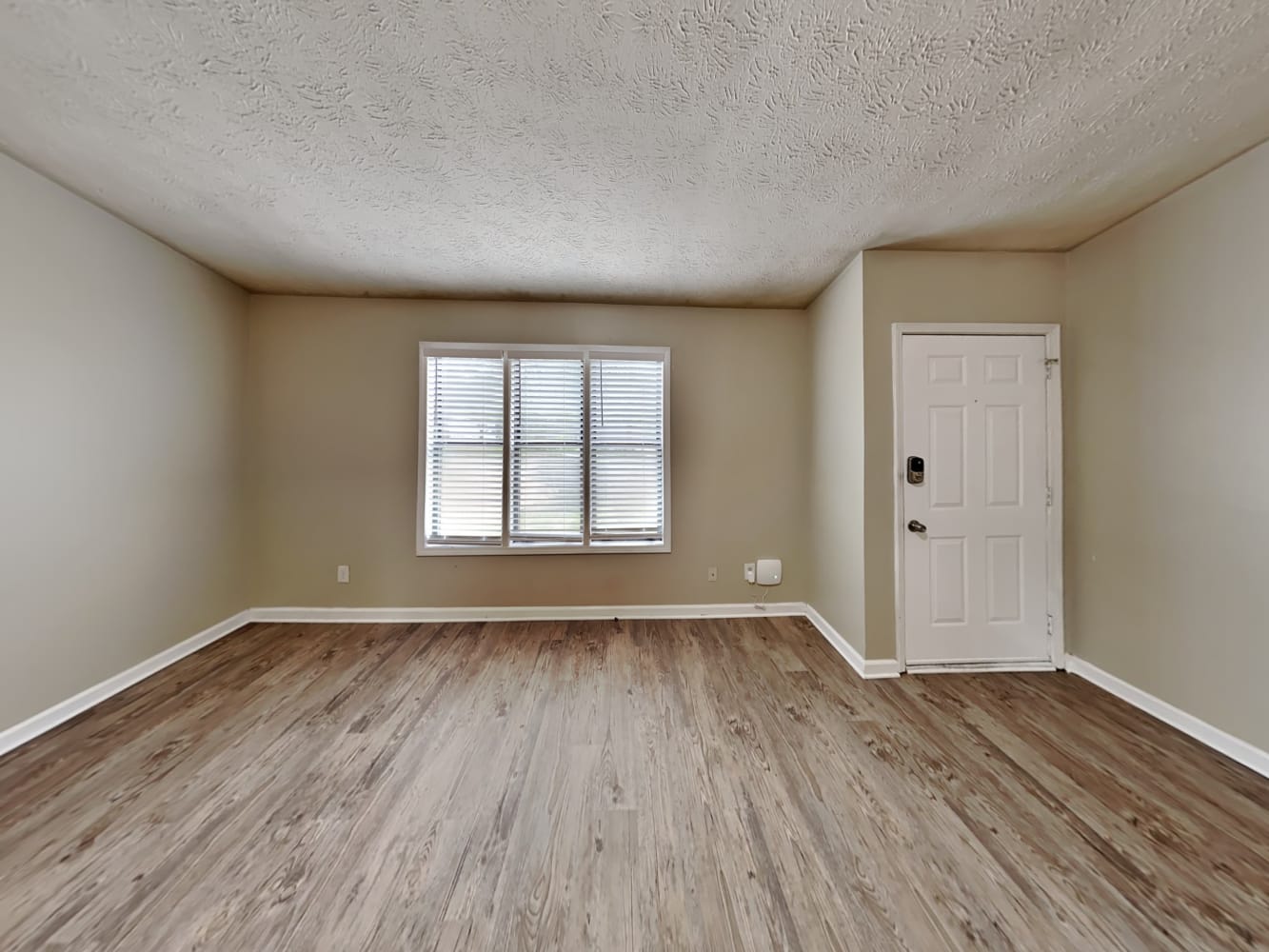 86 Hartley Way NE photo 3