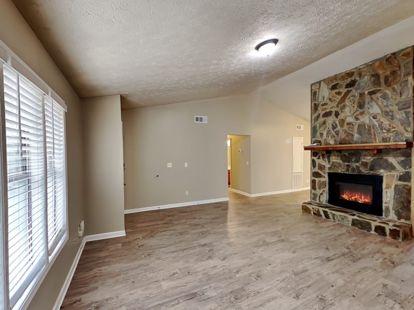 86 Hartley Way NE photo 5