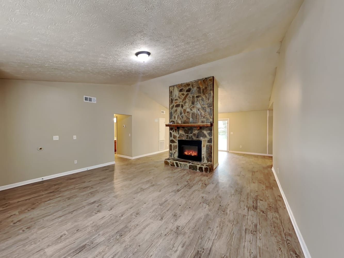 86 Hartley Way NE photo 4
